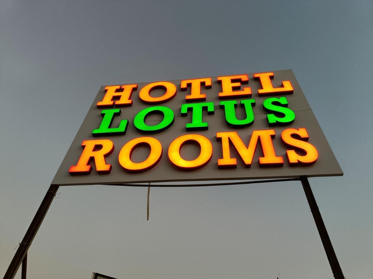 Hotel Lotus Ānand Eksteriør bilde