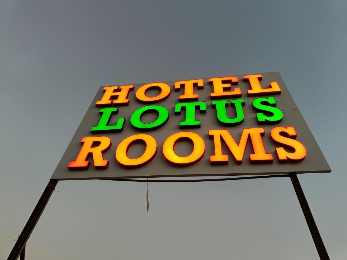 Hotel Lotus Ānand Eksteriør bilde